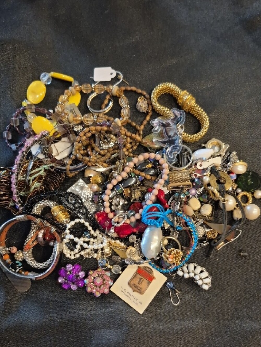 Jewelry Lot Of Earings, Pins And Bracelets Collection For Crafting - Picture 2 of 5